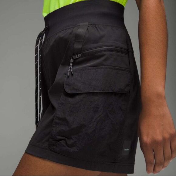 Lululemon Multi-Pocket Cargo High-Rise Hiking Short 5" Size 8 - Picture 12 of 16